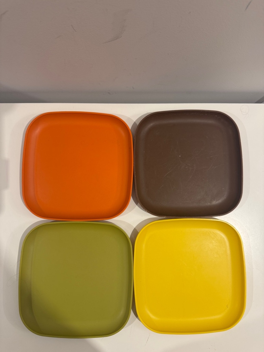 Vintage Tupperware Toy Plates Set 4 Brown Yellow Orange Green 1534-4 Kids Retro